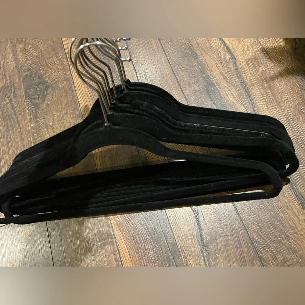 50 Piece Closet Organizer: 10 Black Velvet Hangers, 20 Cascading Hooks, 20 Clips